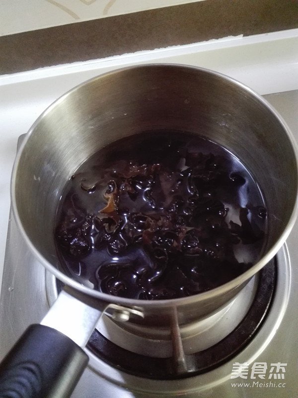 素拌<a href=/shicai/mimian/FenPi/index.html target=_blank><u>粉皮</u></a>的做法