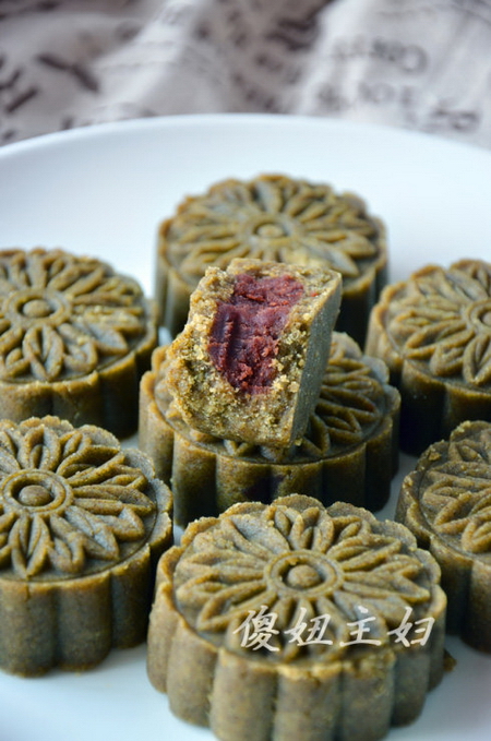 麻油<a href=/shicai/mimian/LvDou/index.html target=_blank><u>绿豆</u></a>糕