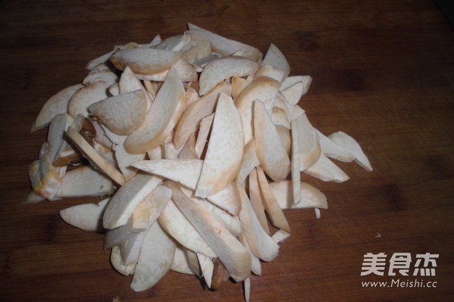 <a href=/shicai/guopin/Xing/index.html target=_blank><u>杏</u></a>鲍菇炒肉的做法