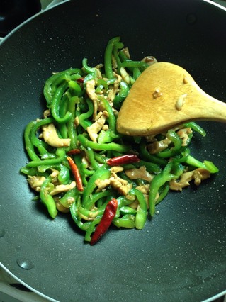 <a href=/shicai/rouqin/ZhengJi/index.html target=_blank><u>鸡肉</u></a>炒大椒