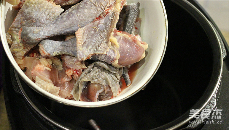 [苏泊尔]鸡汤炖鱼面的做法