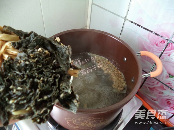 菜干猪骨汤的做法