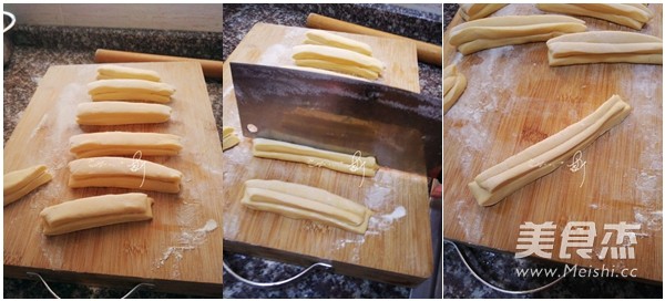 香雪面粉自制<a href=/shicai/mimian/YouTiao/index.html target=_blank><u>油条</u></a>的做法