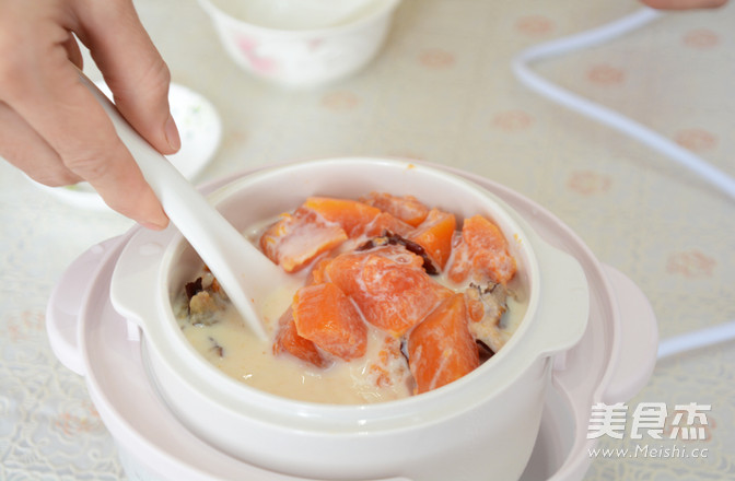 红<a href=/shicai/guopin/Zao/index.html target=_blank><u>枣</u></a><a href=/shicai/guopin/MuGua/index.html target=_blank><u>木瓜</u></a>炖<a href=/shicai/mimian/NiuNai/index.html target=_blank><u>牛奶</u></a>的做法