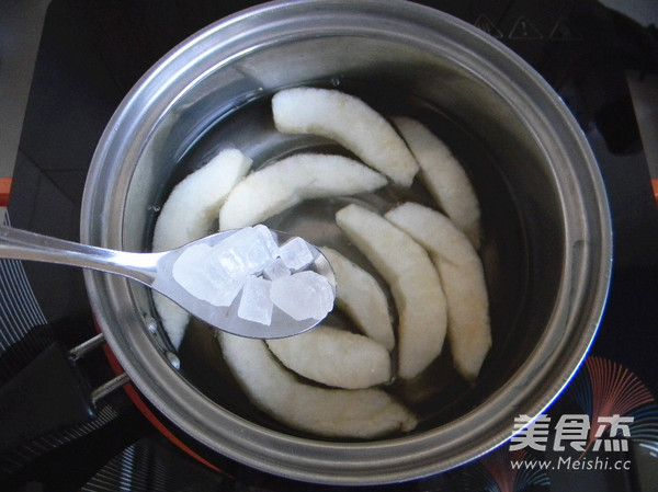 <a href=/shicai/shucai/JuHua/index.html target=_blank><u>菊花</u></a>雪<a href=/shicai/guopin/Li/index.html target=_blank><u>梨</u></a>茶的做法