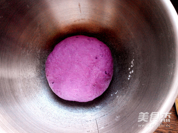 <a href=/shicai/shucai/ZiShu/index.html target=_blank><u>紫薯</u></a><a href=/shicai/shucai/MeiGuiHua/index.html target=_blank><u>玫瑰花</u></a>卷的做法