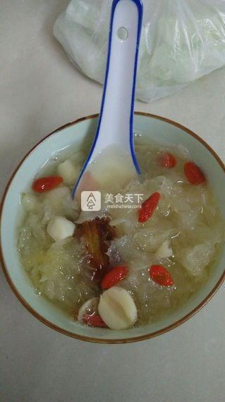 <a href=/shicai/shucai/BaiHe/index.html target=_blank><u>百合</u></a><a href=/shicai/guopin/LianZi/index.html target=_blank><u>莲子</u></a><a href=/shicai/shucai/YinEr/index.html target=_blank><u>银耳</u></a>羹