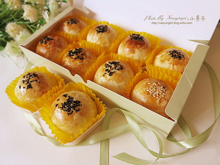 莲蓉馅蛋黄酥