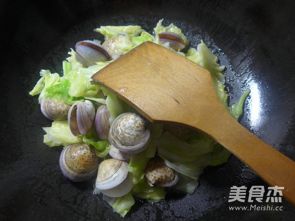 包心菜炒圆蛤的做法