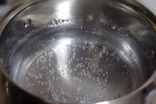 <a href=/shicai/mimian/LvDou/index.html target=_blank><u>绿豆</u></a>凉粉