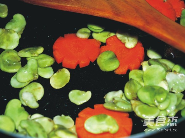 蚕<a href=/shicai/diaoweipin/DouBan/index.html target=_blank><u>豆瓣</u></a>炒<a href=/shicai/shucai/XieWeiGu/index.html target=_blank><u>蟹味菇</u></a>的做法