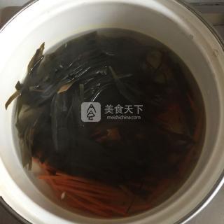 凉拌<a href=/shicai/shuichanpin/HaiDai/index.html target=_blank><u>海带</u></a>丝