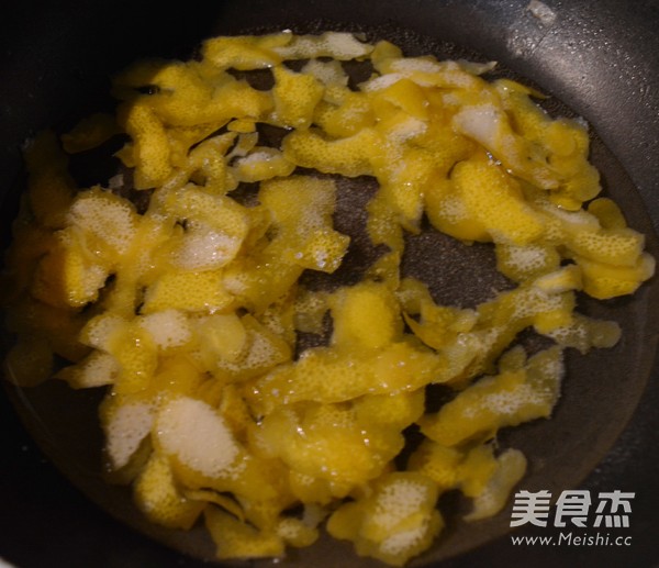 <a href=/shicai/guopin/YouZi/index.html target=_blank><u>柚子</u></a>皮糖的做法