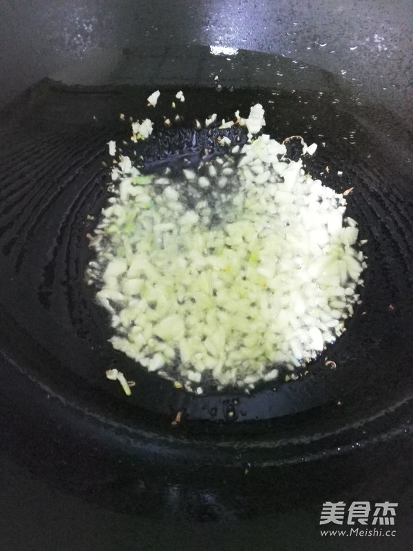 蒜蓉炒<a href=/shicai/shucai/YouMaiCai/index.html target=_blank><u>油麦菜</u></a>的做法