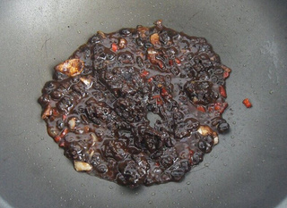 <a href=/shicai/diaoweipin/DouChi/index.html target=_blank><u>豆豉</u></a>酱拌面