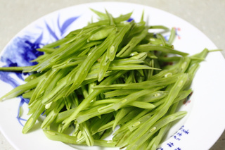 家常小炒:<a href=/shicai/shucai/BianDou/index.html target=_blank><u>扁豆</u></a>炒肉