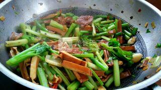 <a href=/shicai/mimian/XiangGan/index.html target=_blank><u>香干</u></a>炒肉