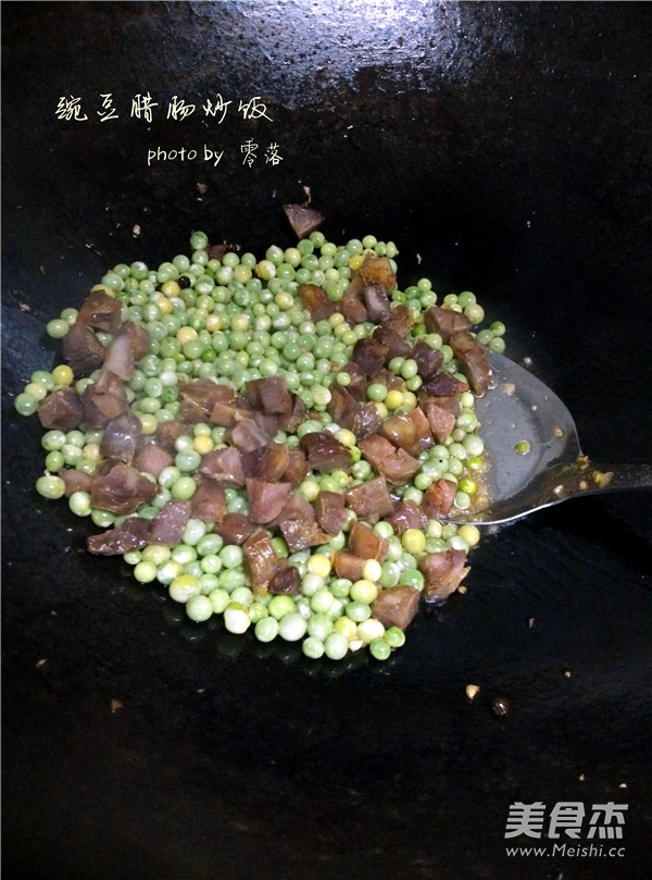 <a href=/shicai/shucai/WanDou/index.html target=_blank><u>豌豆</u></a>腊肠炒饭的做法