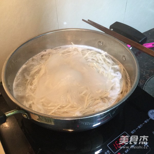 番茄<a href=/shicai/rouqin/JiDan/index.html target=_blank><u>鸡蛋</u></a>面的做法