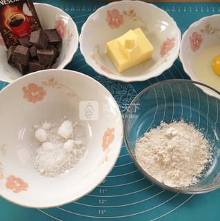 <a href=/shicai/mimian/QiaoKeLi/index.html target=_blank><u>巧克力</u></a>蛋糕