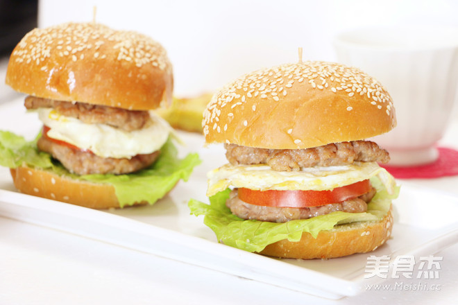 <a href=/shicai/rouqin/ZhuRou/index.html target=_blank><u>猪肉</u></a>汉堡的做法