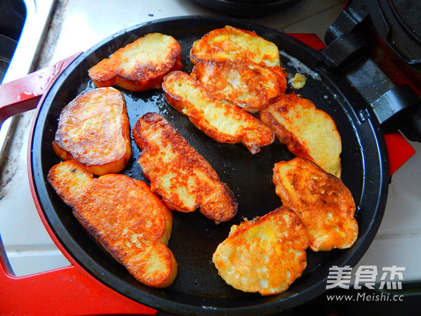 <a href=/shicai/rouqin/JiDan/index.html target=_blank><u>鸡蛋</u></a> <a href=/shicai/mimian/MianBao/index.html target=_blank><u>面包</u></a>片的做法