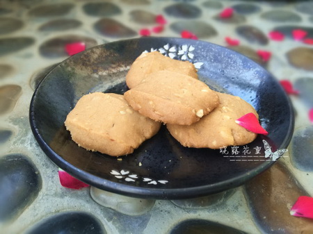 (图文)<a href=/shicai/guopin/HuaSheng/index.html target=_blank><u>花生</u></a>酱饼干