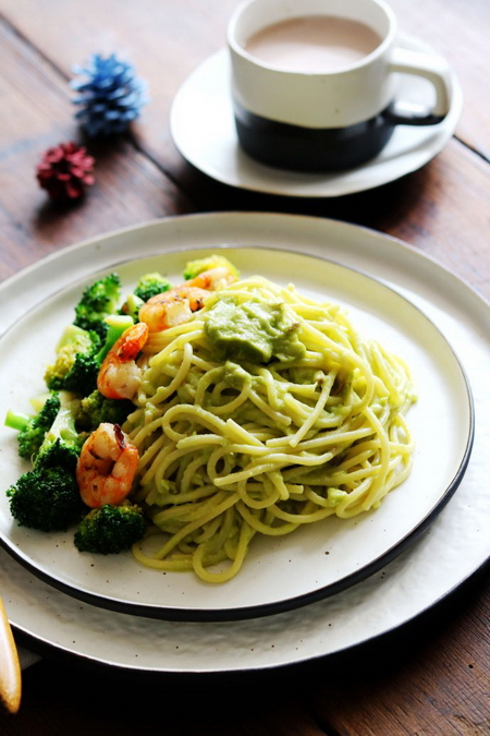 <a href=/shicai/guopin/NuiYouGuo/index.html target=_blank><u><a href=/shicai/guopin/NiuYouGuo/index.html target=_blank><u>牛油果</u></a></u></a><a href=/shicai/mimian/YiMian/index.html target=_blank><u>意面</u></a>