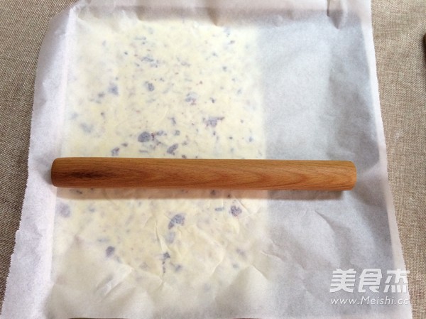 <a href=/shicai/guopin/ManYueMei/index.html target=_blank><u>蔓越莓</u></a><a href=/shicai/guopin/HuaSheng/index.html target=_blank><u>花生</u></a>牛轧糖的做法