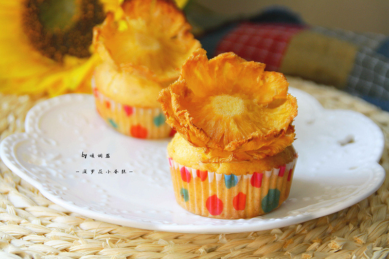 <a href=/shicai/guopin/BoLuo/index.html target=_blank><u>菠萝</u></a>花cupcake