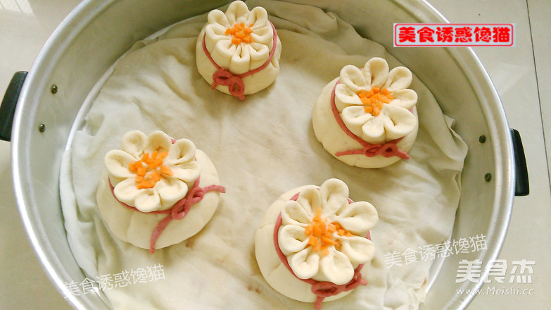 花样<a href=/shicai/shucai/HuLuoBo/index.html target=_blank><u>胡<a href=/shicai/shucai/LuoBo/index.html target=_blank><u>萝卜</u></a></u></a>肉包的做法