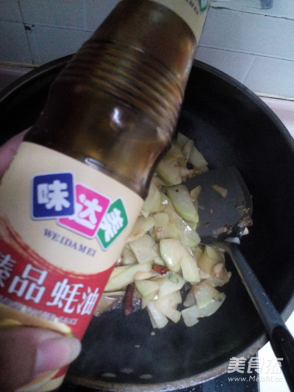 小炒<a href=/shicai/shucai/FoShouGua/index.html target=_blank><u><a href=/shicai/shucai/FoShou/index.html target=_blank><u>佛手</u></a>瓜</u></a>的做法