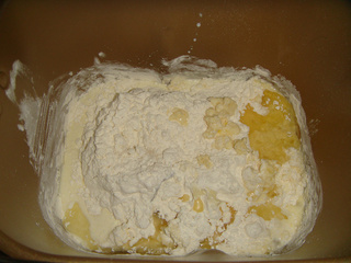 果酱<a href=/shicai/mimian/MianBao/index.html target=_blank><u>面包</u></a>