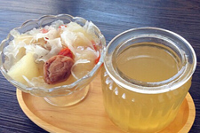 小吊<a href=/shicai/guopin/Li/index.html target=_blank><u>梨</u></a>汤