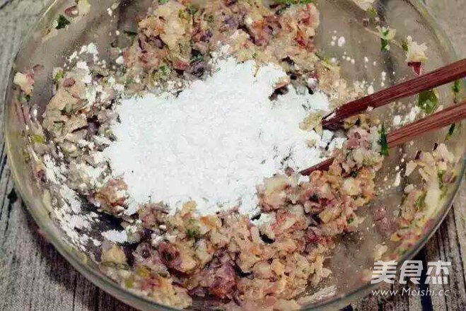 春季提高抵抗力，一定给孩子多吃莲<a href=/shicai/shucai/Ou/index.html target=_blank><u>藕</u></a>！味道超赞的<a href=/shicai/shucai/Ou/index.html target=_blank><u>藕</u></a>香肉饼！的做法