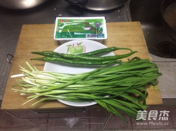 <a href=/shicai/shucai/JiuCai/index.html target=_blank><u>韭菜</u></a>炒鸭<a href=/shicai/rouqin/Xue/index.html target=_blank><u>血</u></a>的做法