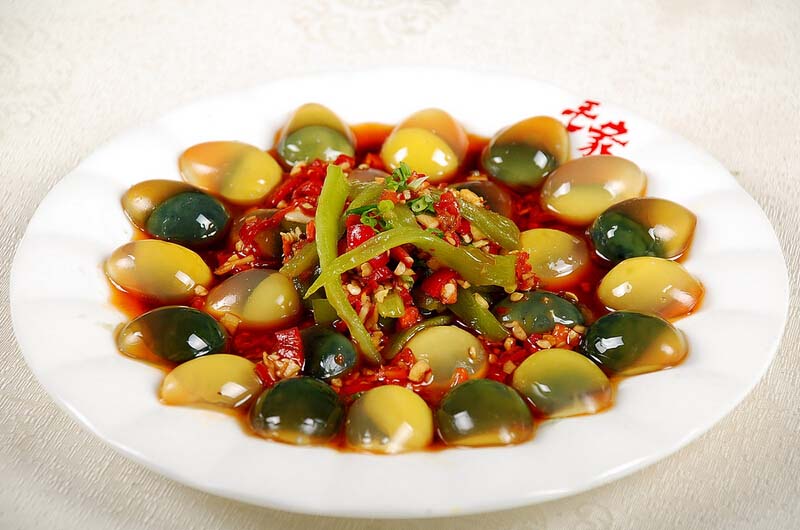 <a href=/shicai/shucai/QingJiao/index.html target=_blank><u>青椒</u></a><a href=/shicai/rouqin/PiDan/index.html target=_blank><u>皮蛋</u></a>的做法2