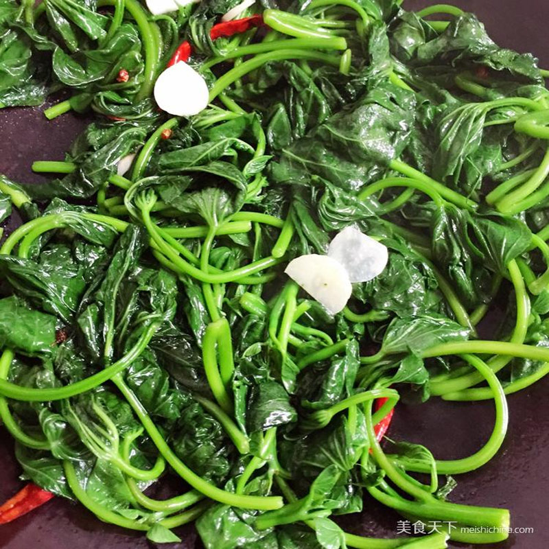 素炒<a href=/shicai/shucai/HongShu/index.html target=_blank><u>红薯</u></a>尖