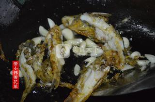 双黄汤(黄刺鱼煮<a href=/shicai/shucai/HuangHuaCai/index.html target=_blank><u>黄<a href=/shicai/shucai/HuaCai/index.html target=_blank><u>花菜</u></a></u></a>汤)