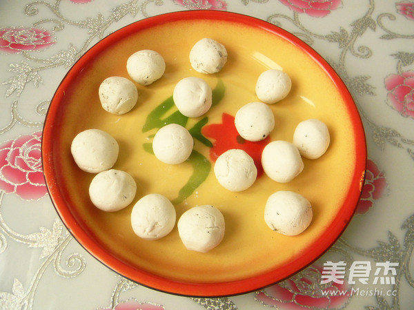 <a href=/shicai/guopin/HeiZhiMa/index.html target=_blank><u>黑<a href=/shicai/guopin/ZhiMa/index.html target=_blank><u>芝麻</u></a></u></a>汤圆的做法