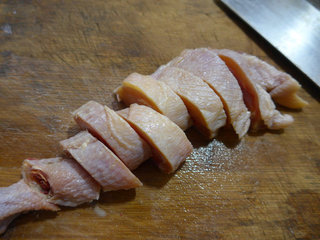 <a href=/shicai/shucai/MaoDou/index.html target=_blank><u>毛豆</u></a>蒸腊<a href=/shicai/rouqin/JiTui/index.html target=_blank><u>鸡腿</u></a>