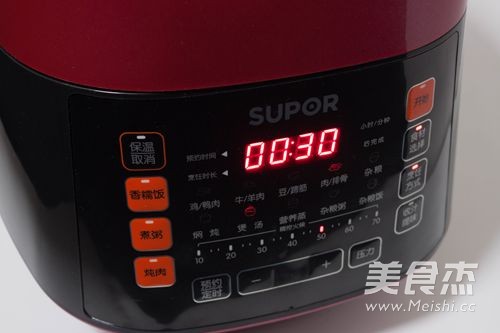 #苏泊尔#虫草<a href=/shicai/mimian/YuMi/index.html target=_blank><u>玉米</u></a><a href=/shicai/rouqin/PaiGu/index.html target=_blank><u>排骨</u></a>汤的做法