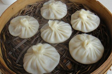 <a href=/shicai/shuichanpin/15533.html target=_blank><u>蟹黄</u></a>汤包
