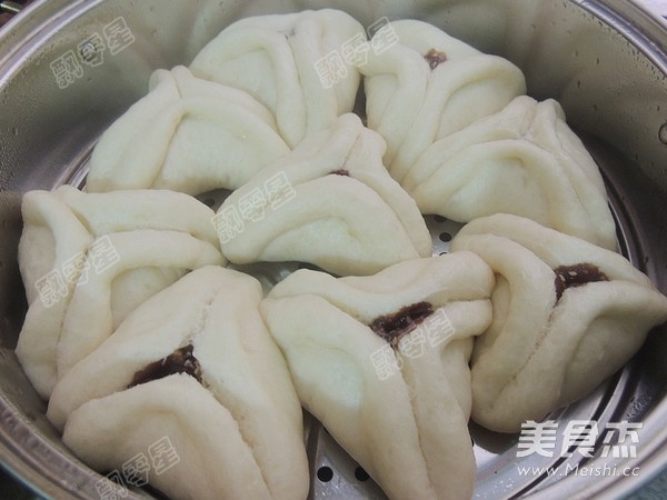 <a href=/shicai/guopin/ZhiMa/index.html target=_blank><u>芝麻</u></a>红糖三角包的做法