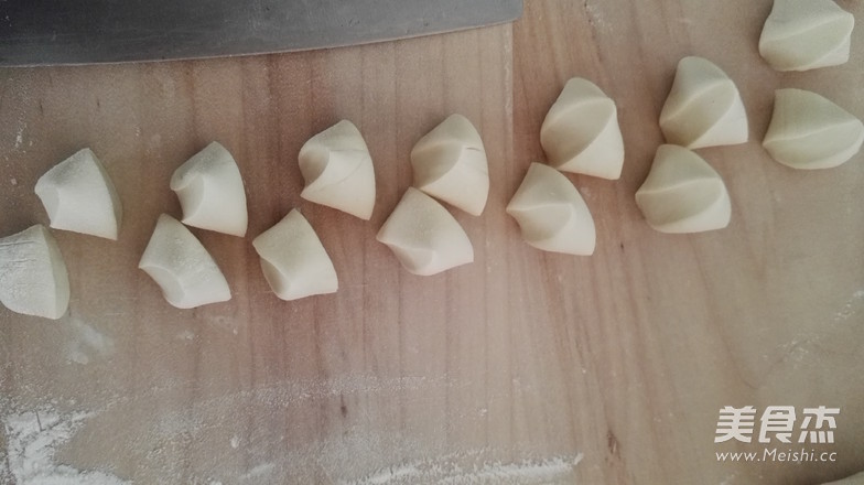 <a href=/shicai/shucai/JiuCai/index.html target=_blank><u>韭菜</u></a>饺子的做法