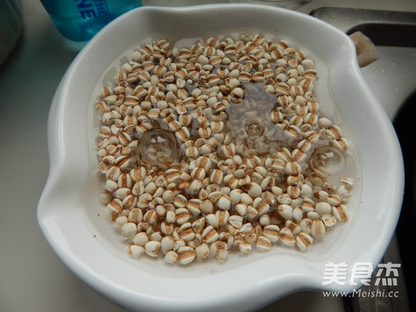 <a href=/shicai/shucai/DongGua/index.html target=_blank><u>冬瓜</u></a>薏仁<a href=/shicai/rouqin/PaiGu/index.html target=_blank><u>排骨</u></a>汤的做法