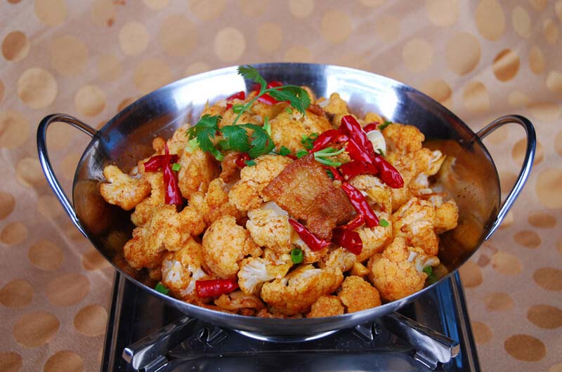 干锅<a href=/shicai/shucai/CaiHua/index.html target=_blank><u>菜花</u></a>的做法3