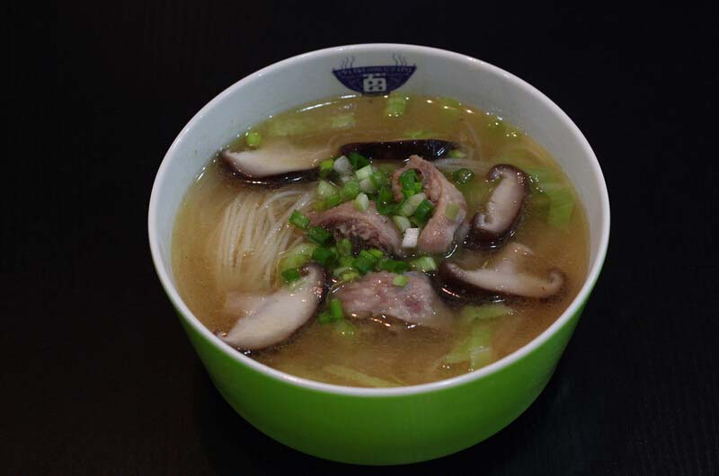 <a href=/shicai/shucai/XiangGu/index.html target=_blank><u>香菇</u></a>炖鸡的做法2