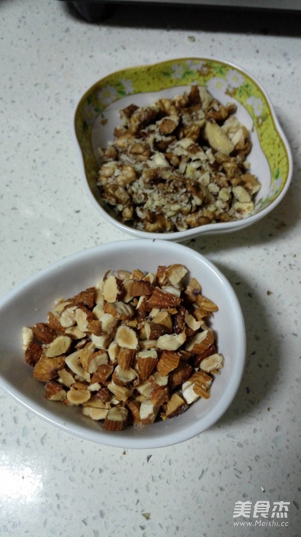 核<a href=/shicai/guopin/Tao/index.html target=_blank><u>桃</u></a><a href=/shicai/guopin/XingRen/index.html target=_blank><u><a href=/shicai/guopin/Xing/index.html target=_blank><u>杏</u></a>仁</u></a>露的做法