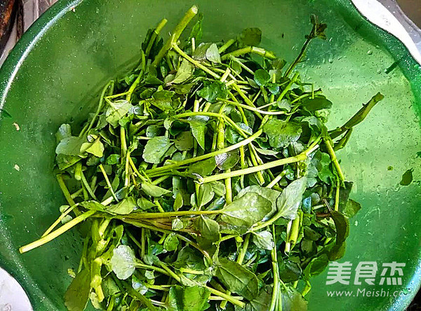 <a href=/shicai/shucai/XiYangCai/index.html target=_blank><u>西洋菜</u></a>肉丸汤的做法